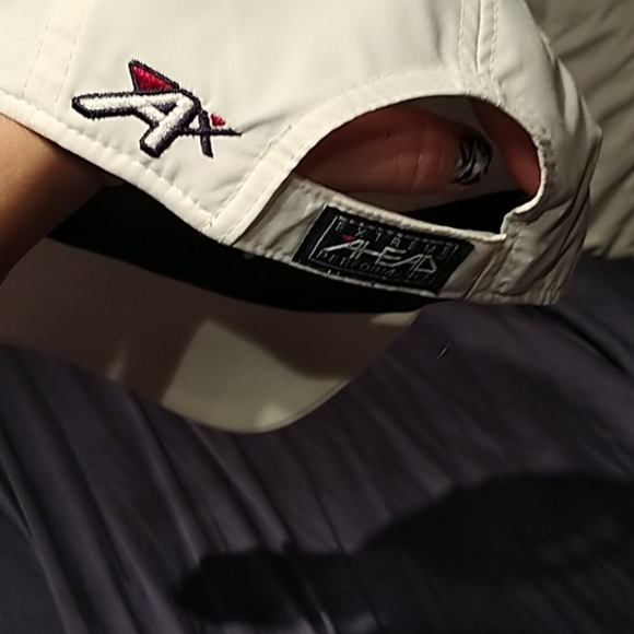 women's hat - Picture 3 of 3